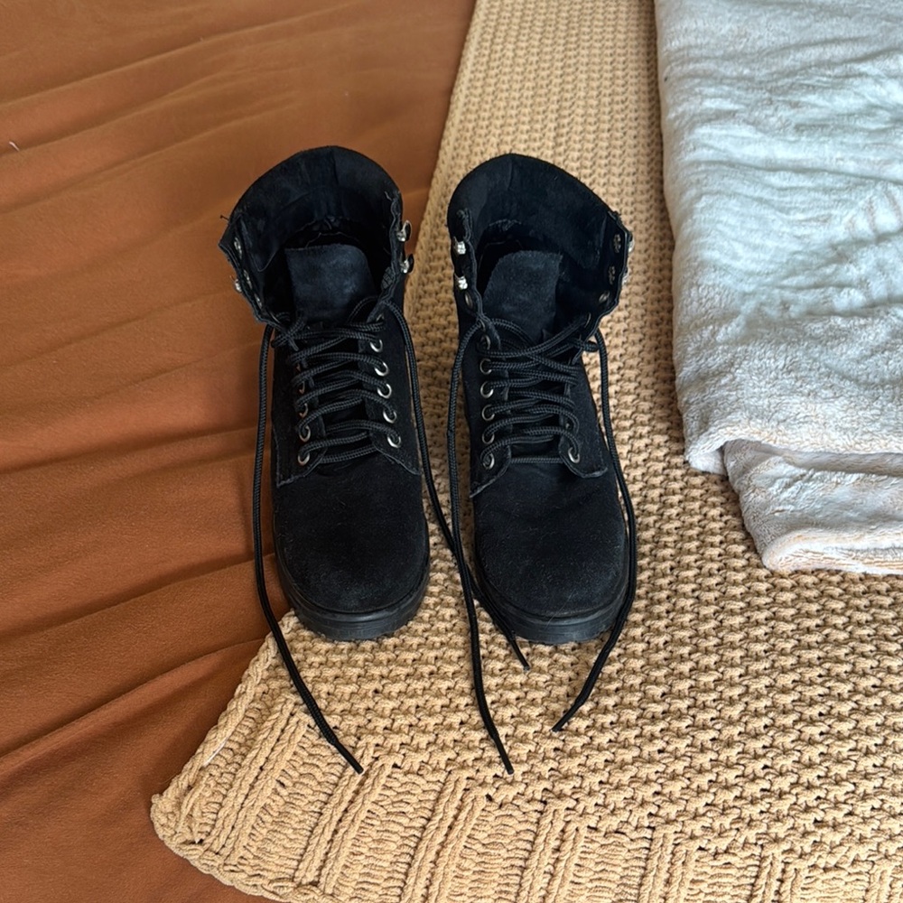 Steve Madden Black Lace-Up Women’s Boots